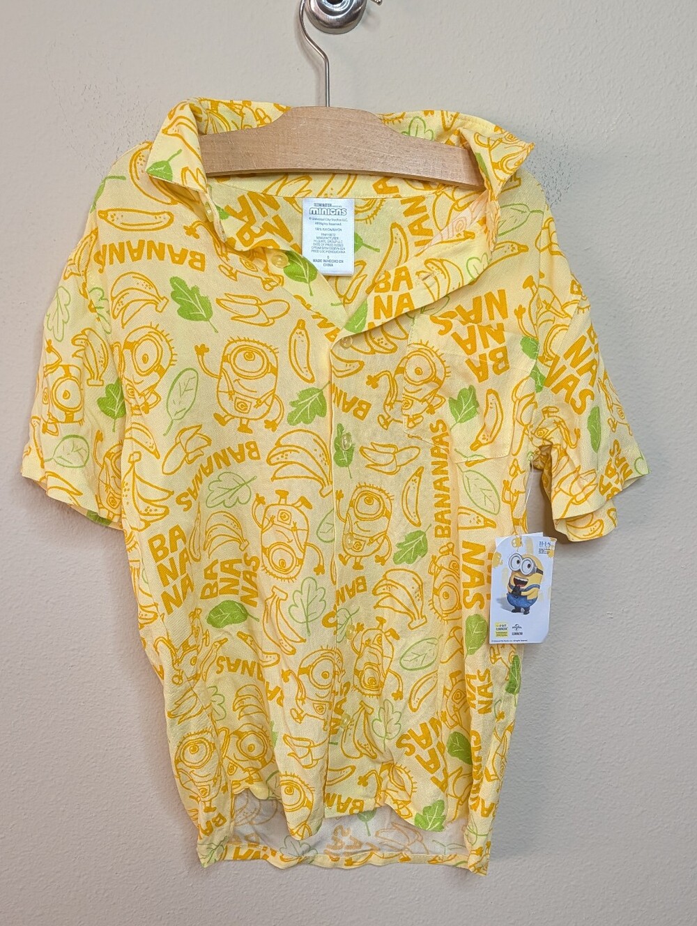 NWT Minions Bananas Button Up Camp Shirt Yellow Size S